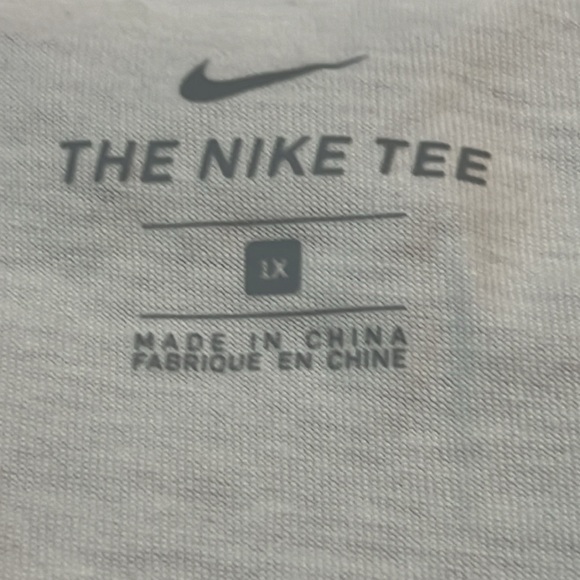 Women’s NIKE Short Sleeve Tee 1X 🍌 - Picture 4 of 6